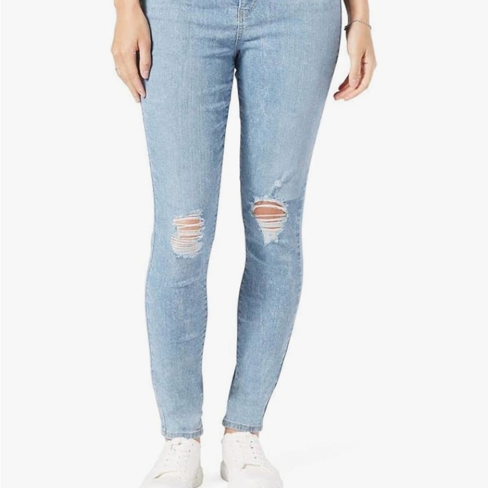 Signature by Levi Strauss Women's Light Blue Skinny Jeans